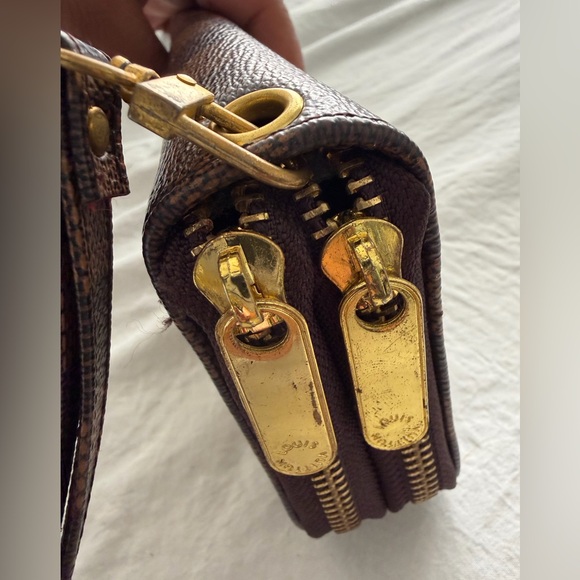 👑✅PRICE FIRM✅ Brown Large Double Zip Compartment Wristlet Wallet. - Picture 9 of 17